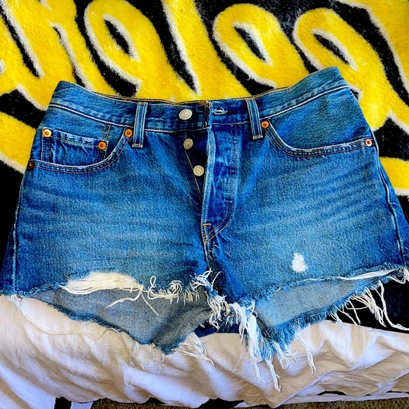 Levi’s Jean Shorts - Picture 1 of 4